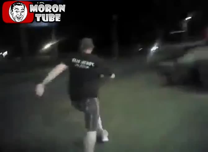 Video :A US police officer uses a pellet pistol to murder a criminal